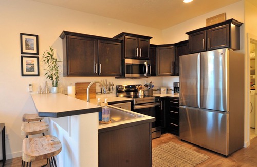 Larkspur House | Close, Cute, and Clean! - Hot Tub/Firepit/Bikes/Floats