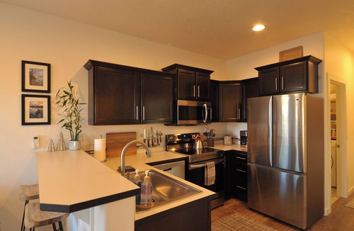 Larkspur House | Close, Cute, and Clean! - Hot Tub/Firepit/Bikes/Floats