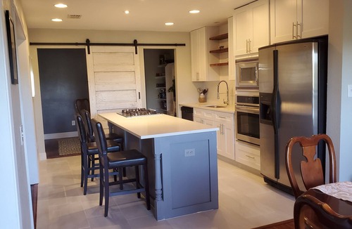 McNeil House | Close in, Hill Country Views Close to Arboretum and Domain