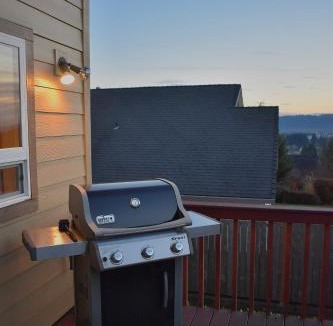 Washougal House | Close in Hillside Retreat