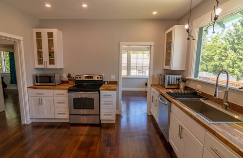 Independence House | Close in Historic district craftsman