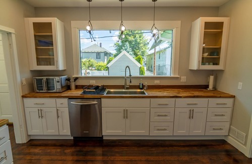 Independence House | Close in Historic district craftsman