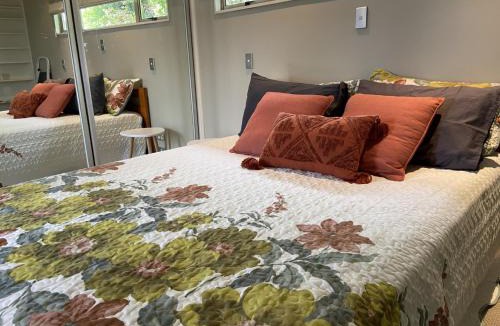 Te Atatu South Apartment | Close motorway, free breakfast, Fabulous views, selfcontained