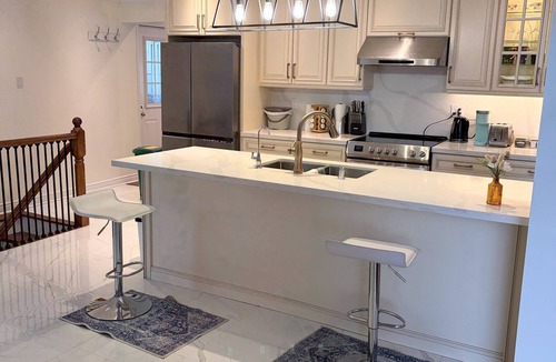 Whitchurch-Stouffville House | Close to the city with great view to the lake.