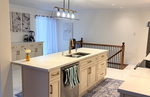Whitchurch-Stouffville House | Close to the city with great view to the lake.