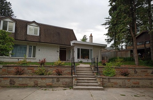 Whitchurch-Stouffville House | Close to the city with great view to the lake.