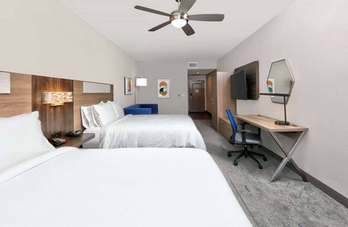 Far North Dallas Hotel | Close to Addison Circle Park + Gym & Pool