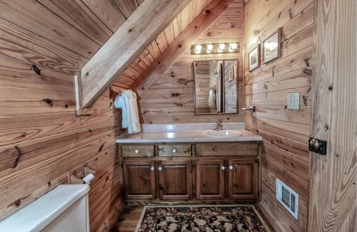 Pine Mountain Cabin | Close to all area amenities
