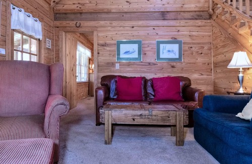 Pine Mountain Cabin | Close to all area amenities