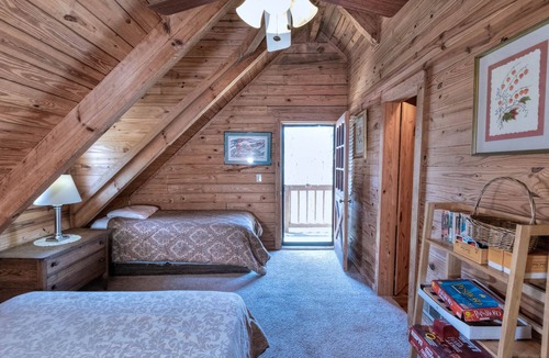 Pine Mountain Cabin | Close to all area amenities