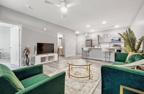 Whitestown Apartment | Close to All | Bright & Clean