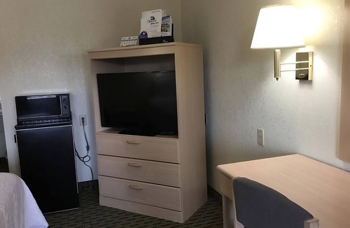 Cabot House | Close to Arkansas Museum! 2 Units w/Free Breakfast & Parking, Pets Allowed!