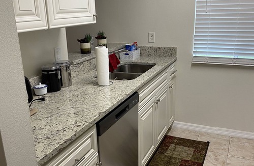 Fairvilla House | Close to Attractions, Sleeps 4