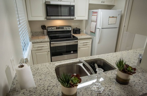 Fairvilla House | Close to Attractions, Sleeps 4