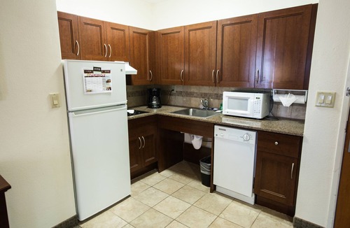 Montopolis Apartment | Close to Austin Airport | Free Breakfast + Outdoor Pool + Free Wi-Fi