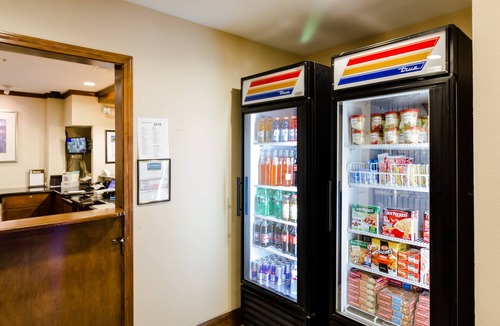 Montopolis Apartment | Close to Austin Airport | Free Breakfast + Outdoor Pool + Free Wi-Fi