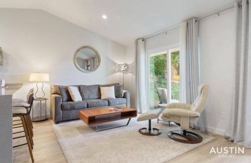 Barton Hills Apartment | Close to Barton Springs and Zilker w King BR and Patio