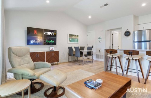 Barton Hills Apartment | Close to Barton Springs + Zilker | King BR + Patio
