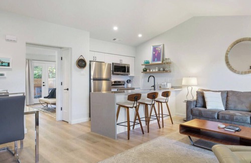 Barton Hills Apartment | Close to Barton Springs + Zilker | King BR + Patio