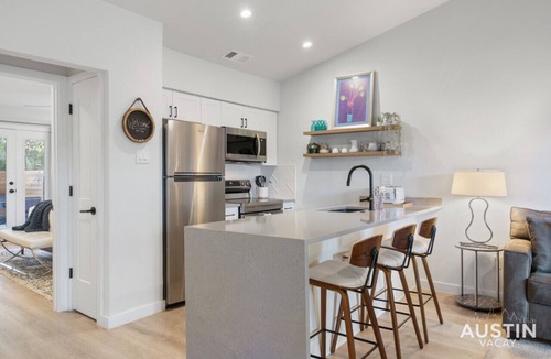 Barton Hills Apartment | Close to Barton Springs + Zilker | King BR + Patio