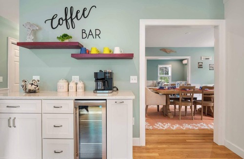 West Dennis House | Close to Beach, Fire Pit, and Hot Tub!