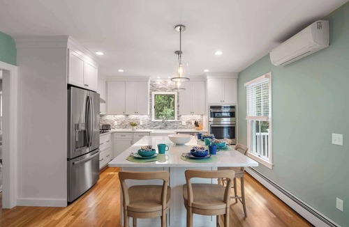 West Dennis House | Close to Beach, Fire Pit, and Hot Tub!