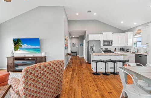 Indian Beach House | Close to Beach Modern Outdoor Bar Pet Friendly