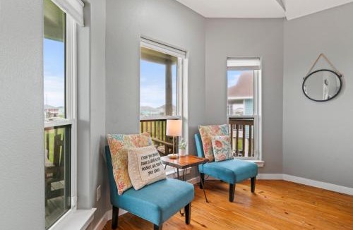 Indian Beach House | Close to Beach Modern Outdoor Bar Pet Friendly