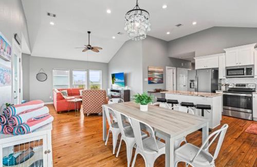 Indian Beach House | Close to Beach Modern Outdoor Bar Pet Friendly