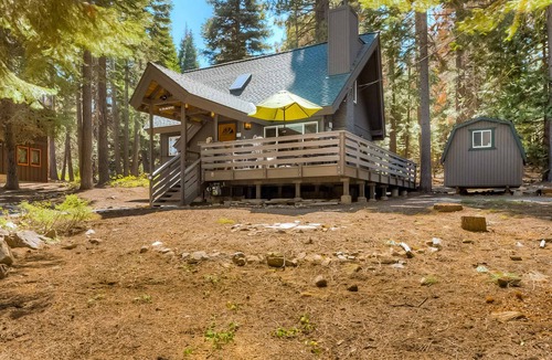 Tahoma Cabin | close to beach & skiing with grill, fireplace, deck, & W&D
