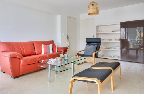 Fouesnant Apartment | Close to beaches and shops, flat for 4