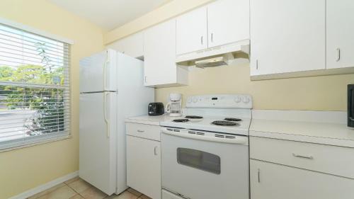 Park East Apartment | Close to Beaches, Downtown, Restaurants & Parks!
