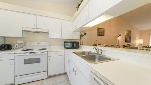 Park East Apartment | Close to Beaches, Downtown, Restaurants & Parks!