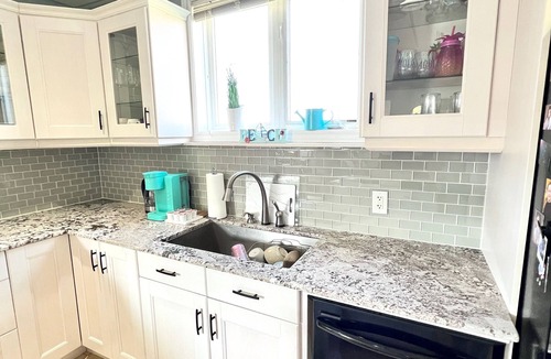 Sherkston Apartment | Close to beachSAUNA & Movie Room,/Sherkston