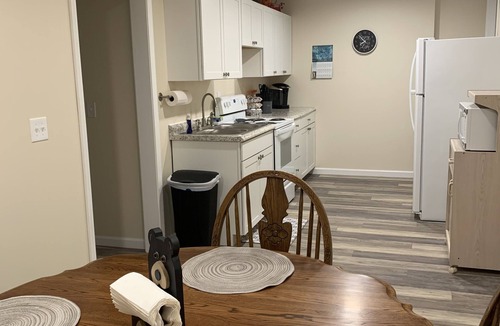 Johnson City Apartment | Close to Brights zoo, close to Jonesborough and Bristol Race, Freedom Hall