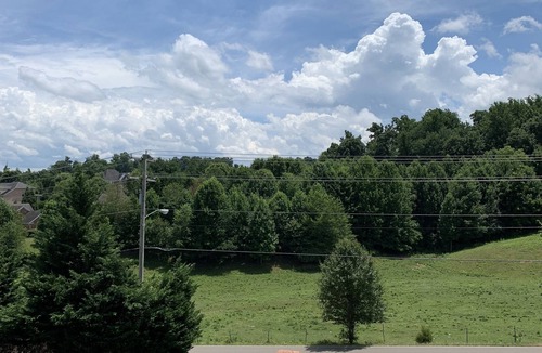 Johnson City Apartment | Close to Brights zoo, close to Jonesborough and Bristol Race, Freedom Hall