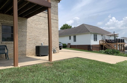 Johnson City Apartment | Close to Brights zoo, close to Jonesborough and Bristol Race, Freedom Hall