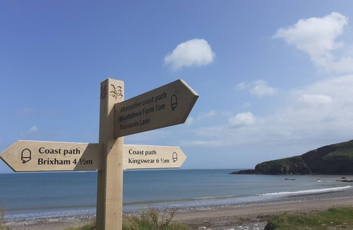 Galmpton House | Close to Broadsands beach