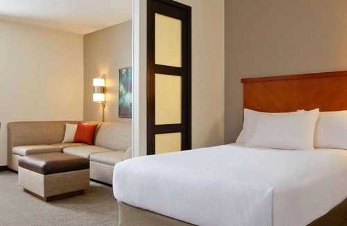 St. Johns Hotel | Close to Bull Creek District Park! Pets Allowed, Swimming Pool, Free Parking!