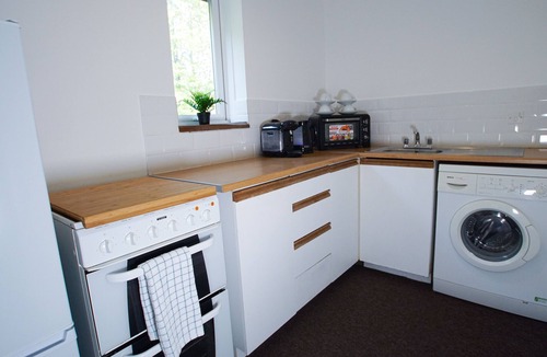 Newbury Apartment | Close to center, first floor studio.