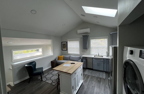 Windermere Apartment | Close to Children's hospital, parks, trails and UW, 1 bed/1 bath