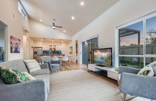 Belmont House | Close to Coast Belmont