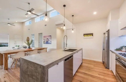 Belmont House | Close to Coast Belmont