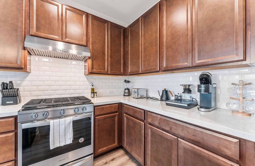 Austin House | Close to CotA & Downtown | Cozy & Luxe | 4BR