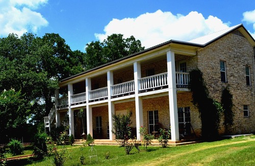 Red Rock House | Close to COTA, Large POOL, Fun Relaxing Getaways. EXCLUSIVE use of the property.