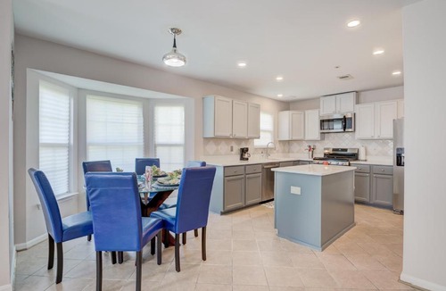 Hillcrest Heights Villa | Close to DC Excellent location.