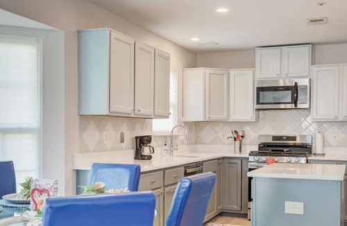 Hillcrest Heights Villa | Close to DC Excellent location.