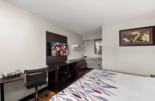 Las Colinas Hotel | Close to DFW: Airport Shuttle & Parking. Near Grapevine Mills Mall | 4 Units