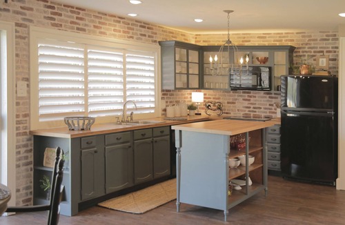 Bedford House | Close to DFW airport, sport venues, steps to running/bicycling trail & shopping