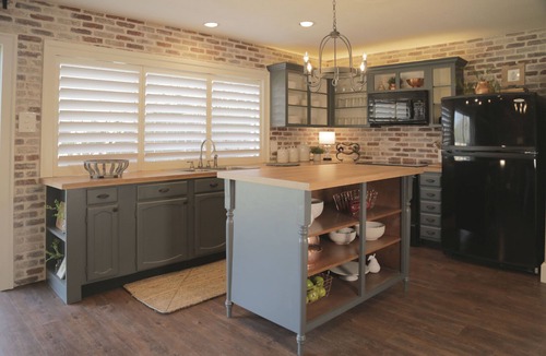 Bedford House | Close to DFW airport, sport venues, steps to running/bicycling trail & shopping